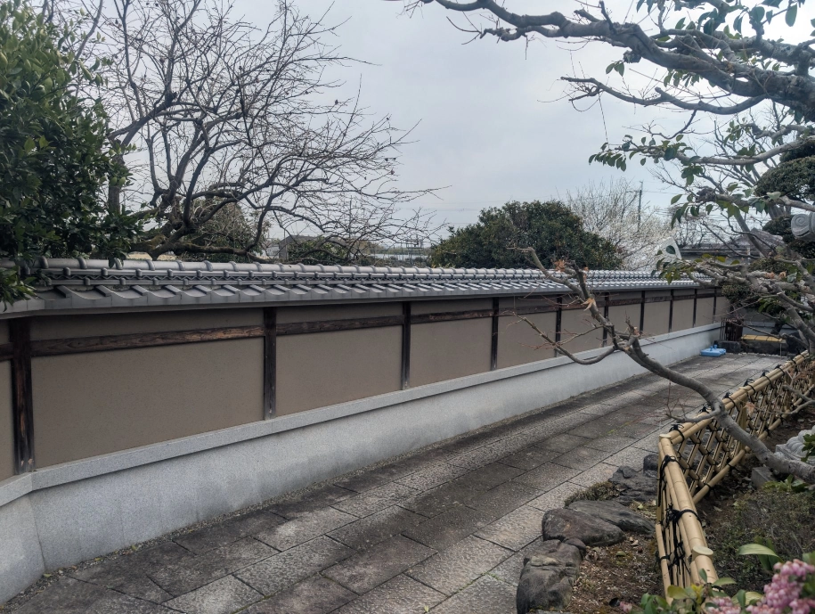 PXL_20250313_050521275_八幡 塀2